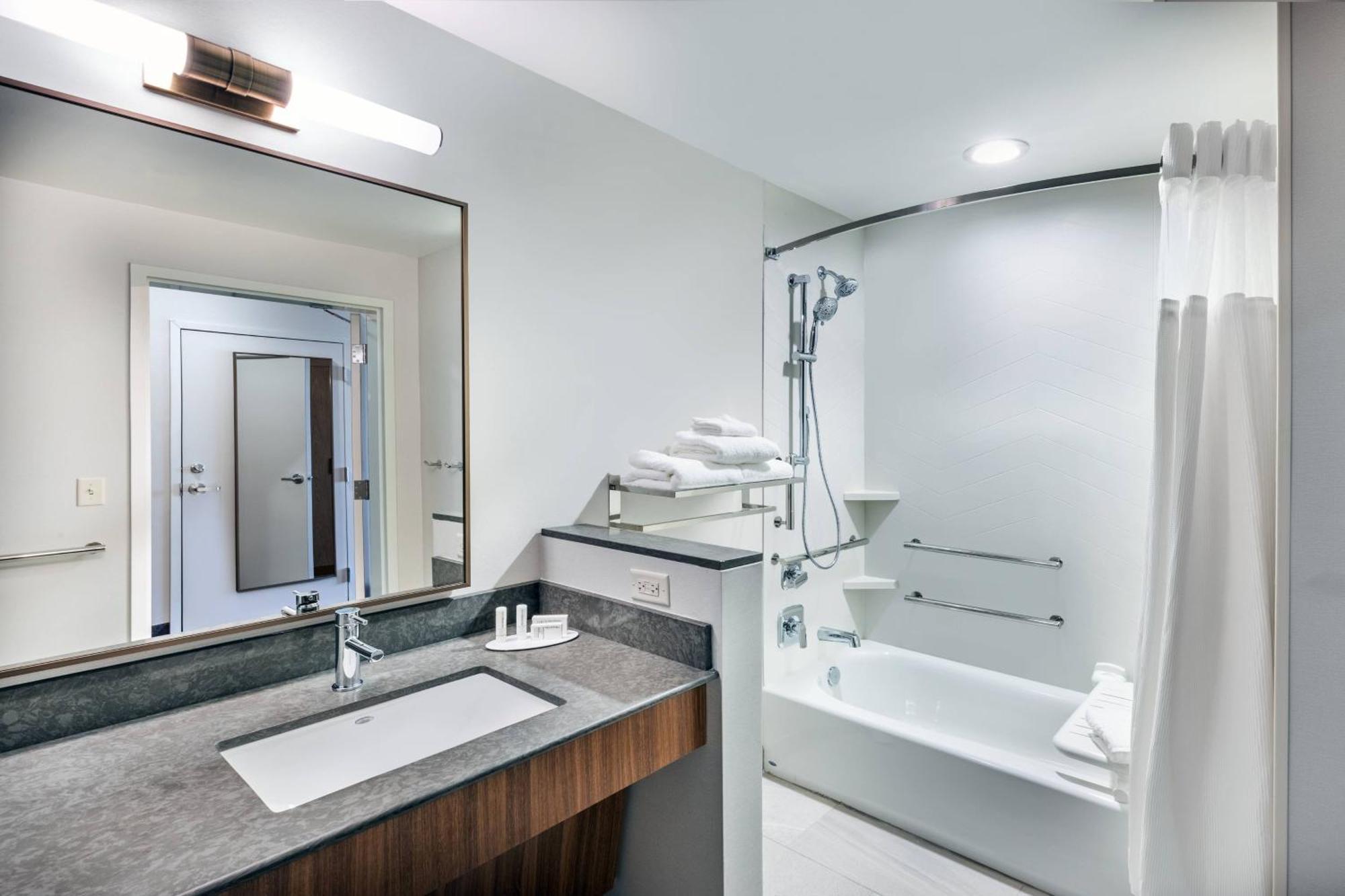 Fairfield Inn & Suites Houston Memorial City Area Exterior photo