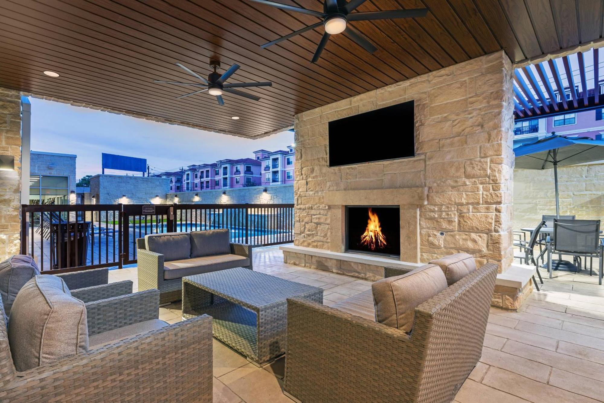 Fairfield Inn & Suites Houston Memorial City Area Exterior photo