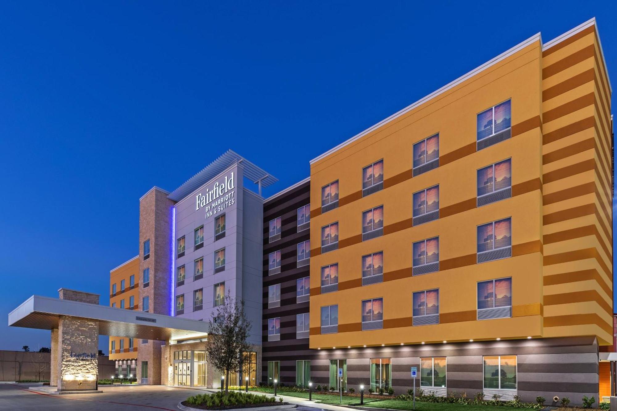 Fairfield Inn & Suites Houston Memorial City Area Exterior photo